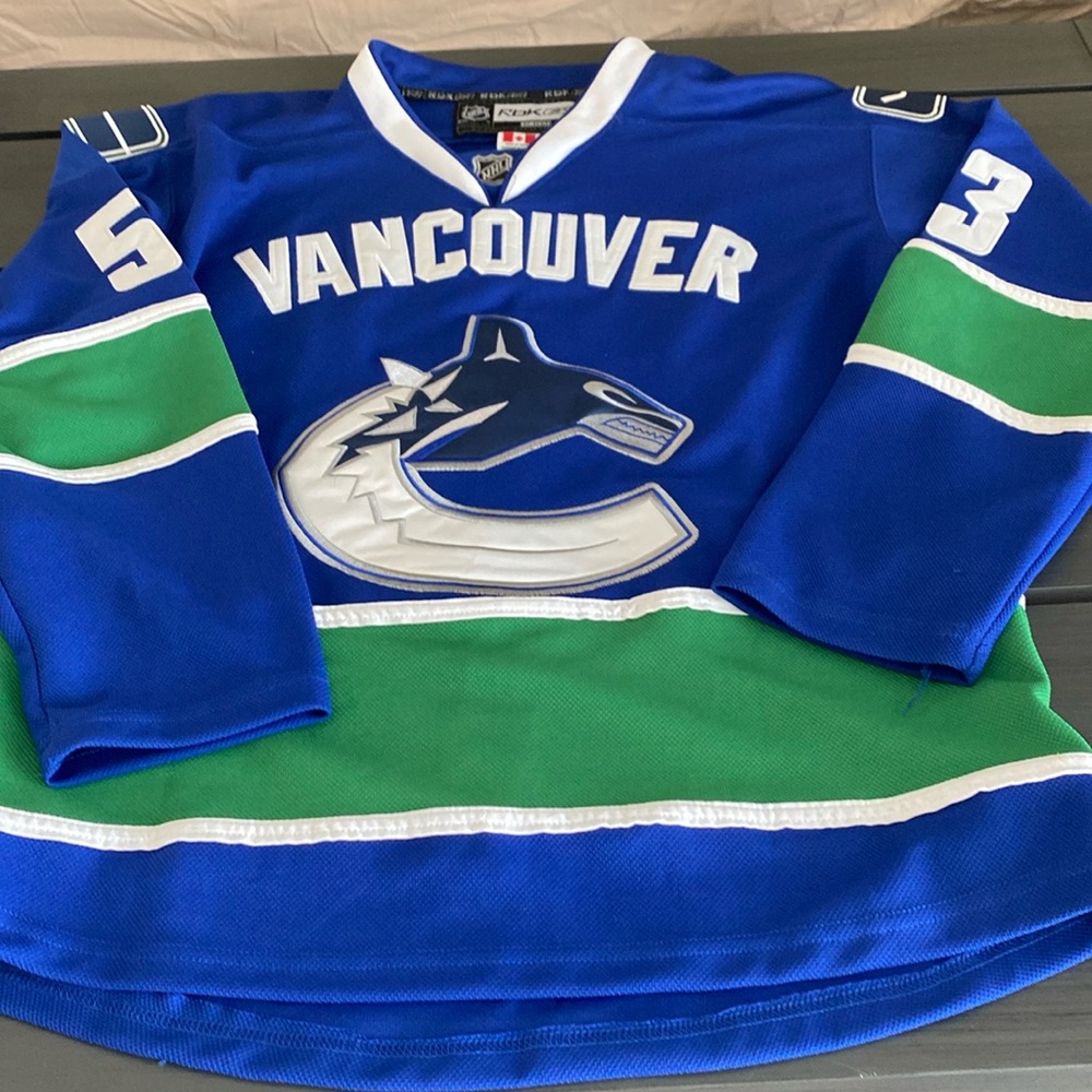 Kanuks jersey